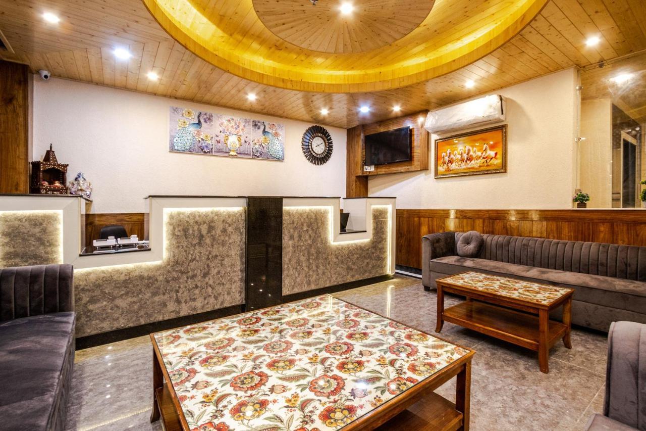 Suryansh Regency Manali Centrally Heated Air Cooled With Private Balconies Manāli Exteriör bild
